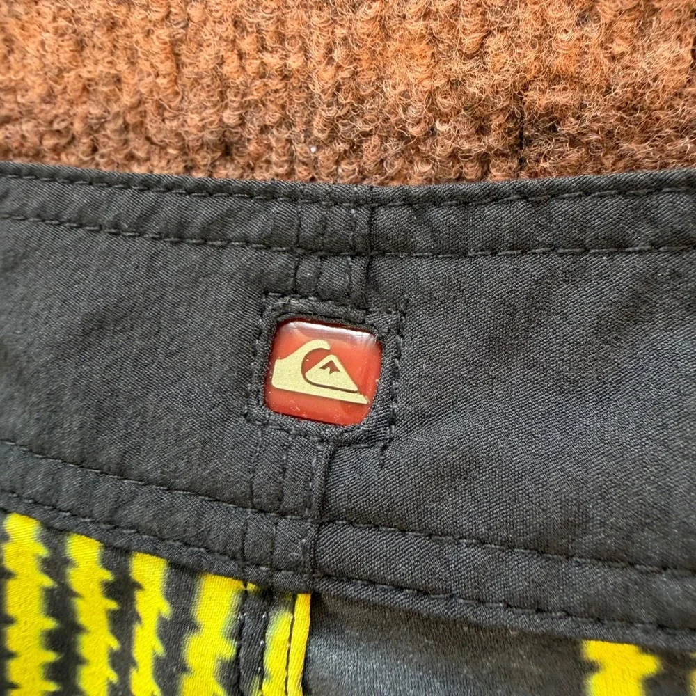 Quiksilver Cypher Series Board Shorts Mens 36 Multi Color Glitch 4-Way Stretch